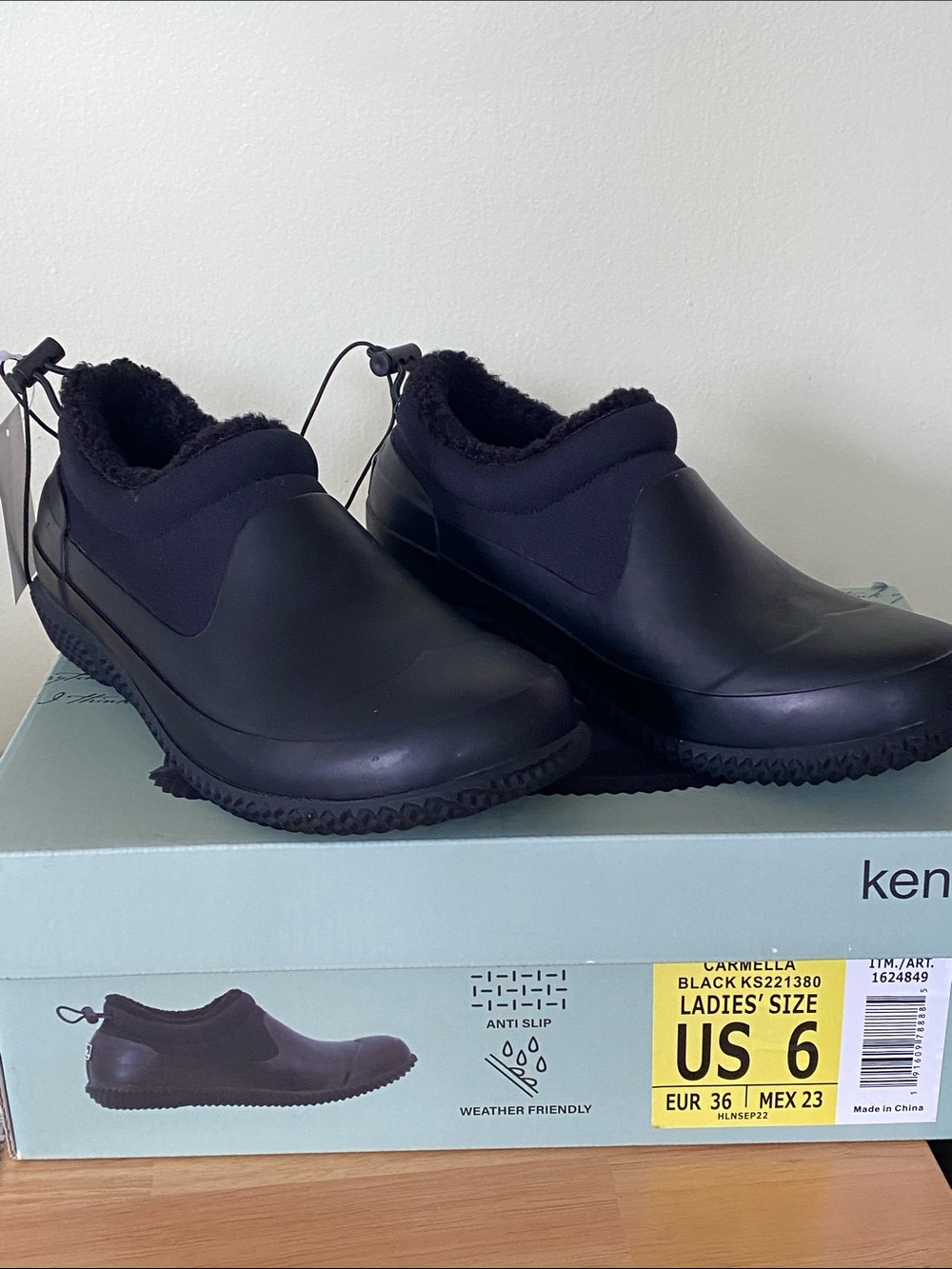 Kensie Black Ladies Waterproof Slip-On Rain & Snow Clog Size 6 Carmella